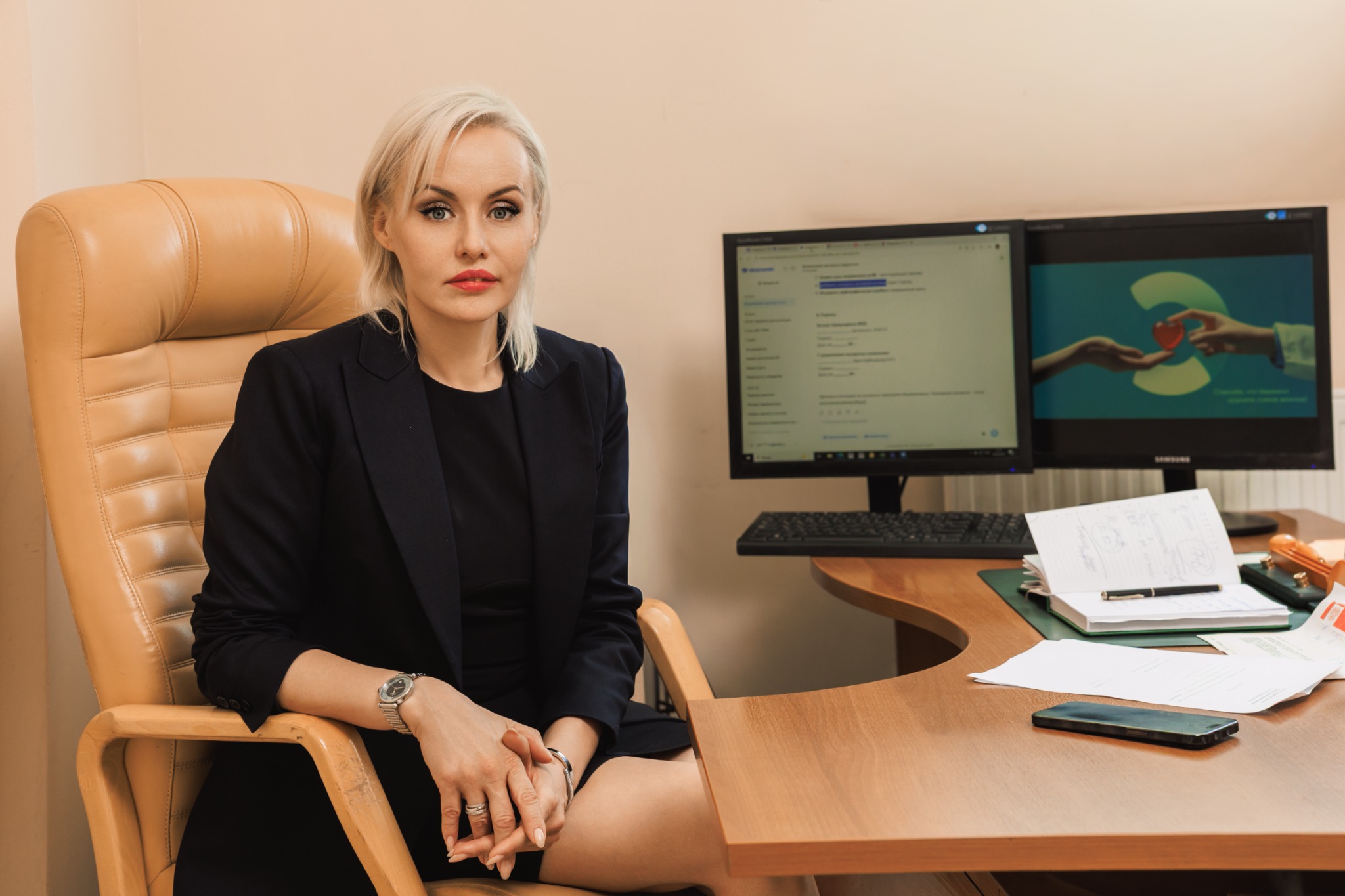 Юлия Богданова в кабинете главного врача